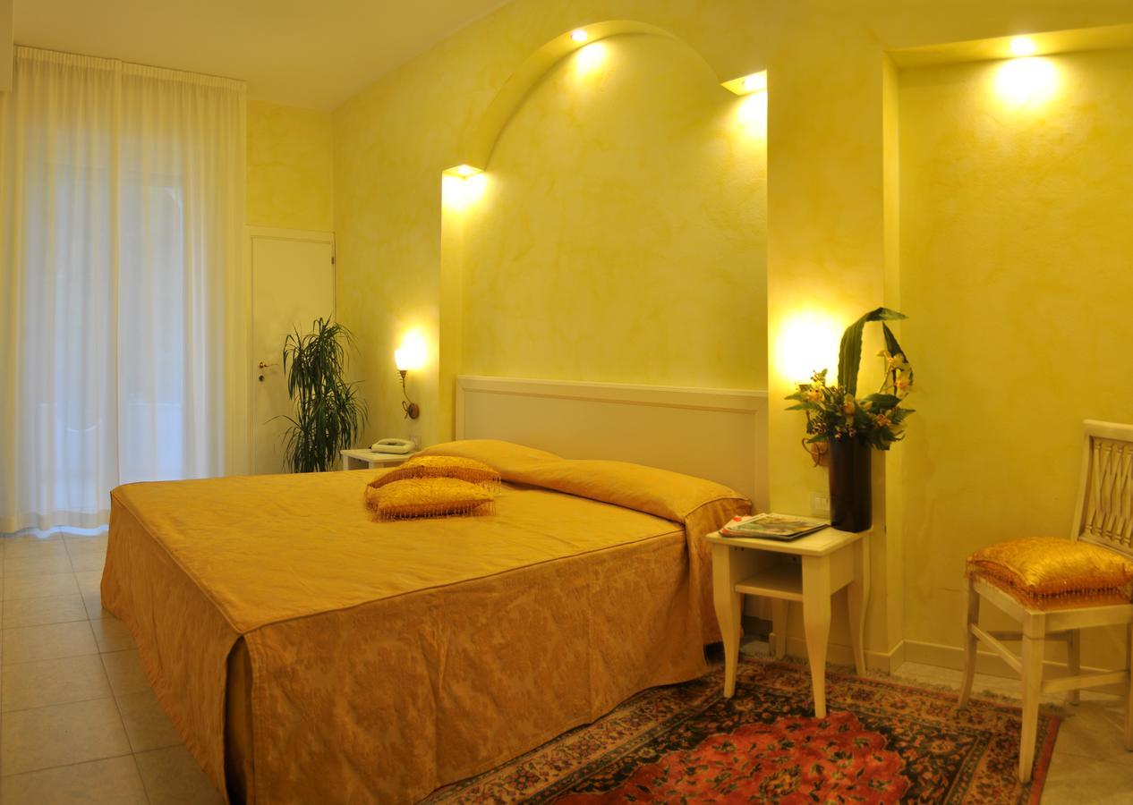 Hotel Il Gabbiano Cesenatico Esterno foto