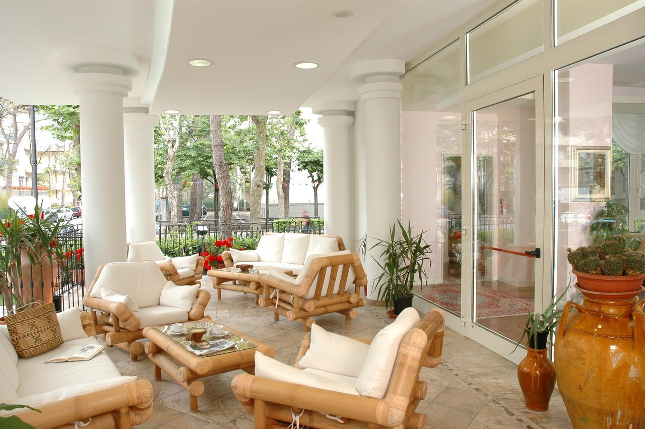 Hotel Il Gabbiano Cesenatico Esterno foto