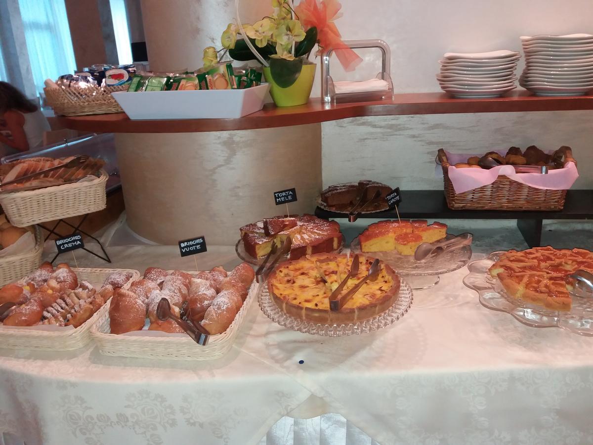 Hotel Il Gabbiano Cesenatico Esterno foto