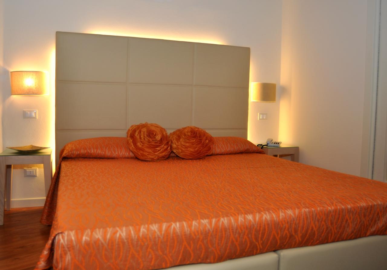 Hotel Il Gabbiano Cesenatico Esterno foto