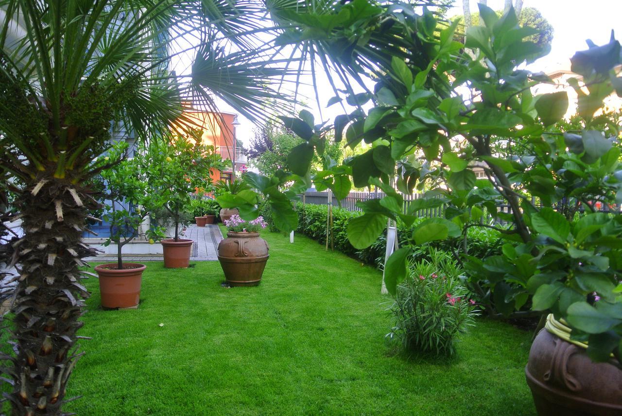 Hotel Il Gabbiano Cesenatico Esterno foto