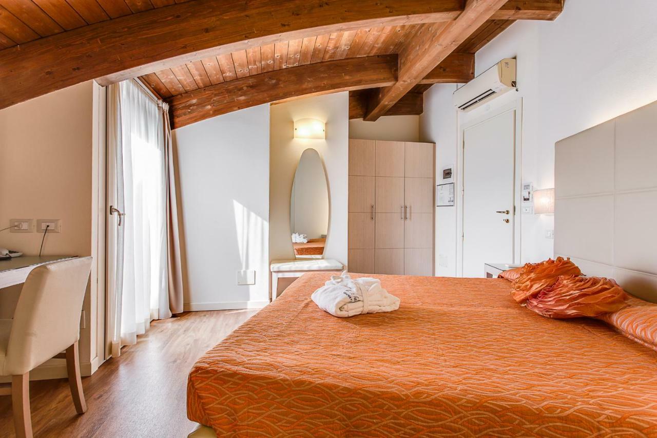 Hotel Il Gabbiano Cesenatico Esterno foto
