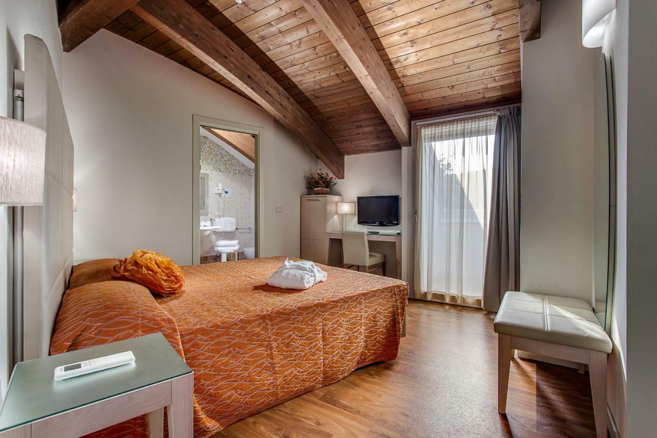 Hotel Il Gabbiano Cesenatico Esterno foto