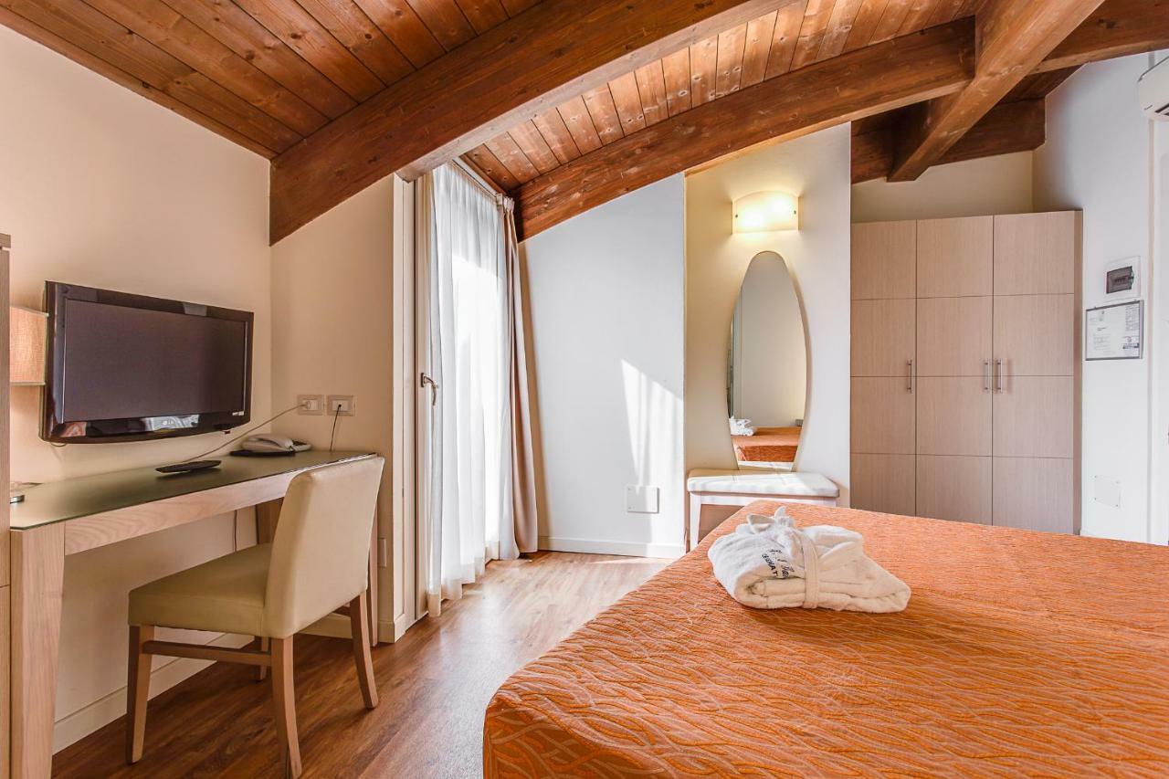 Hotel Il Gabbiano Cesenatico Esterno foto