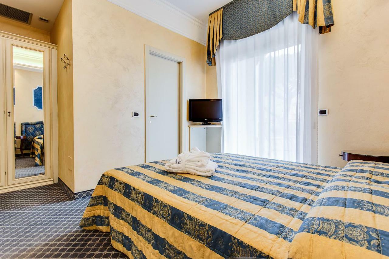 Hotel Il Gabbiano Cesenatico Esterno foto