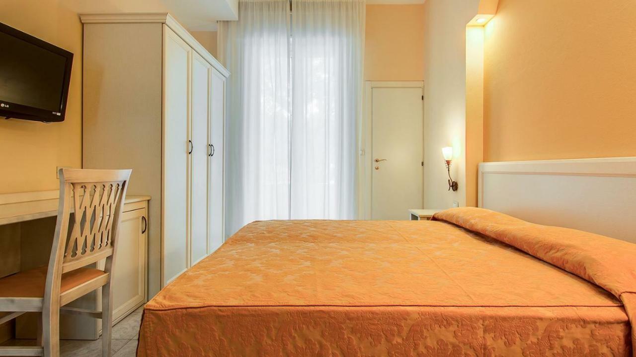 Hotel Il Gabbiano Cesenatico Esterno foto